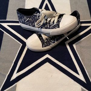 Dallas Cowboys FOCO size 10 with towel